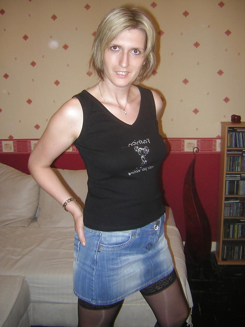 22P French amateur do strip and sexy pose