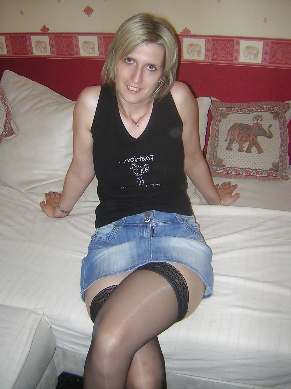 22P French amateur do strip and sexy pose