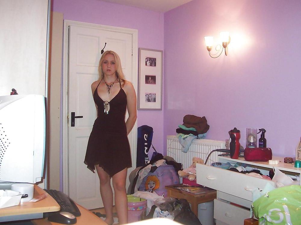 25P Amateur Teen Blonde in Bedroom
