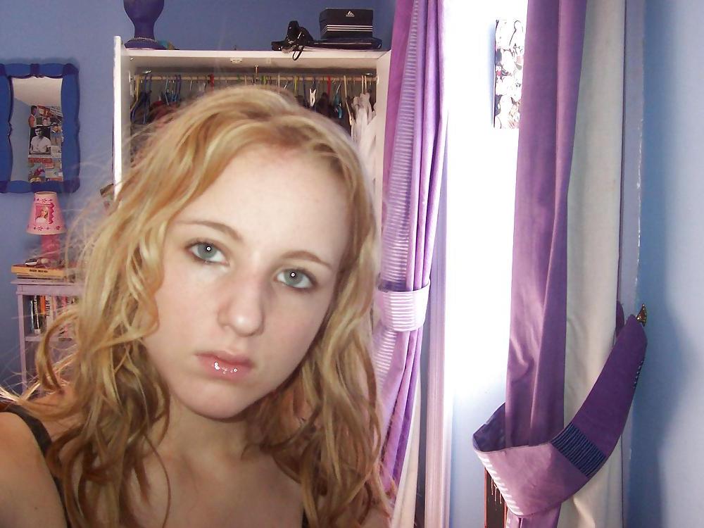 25P Amateur Teen Blonde in Bedroom