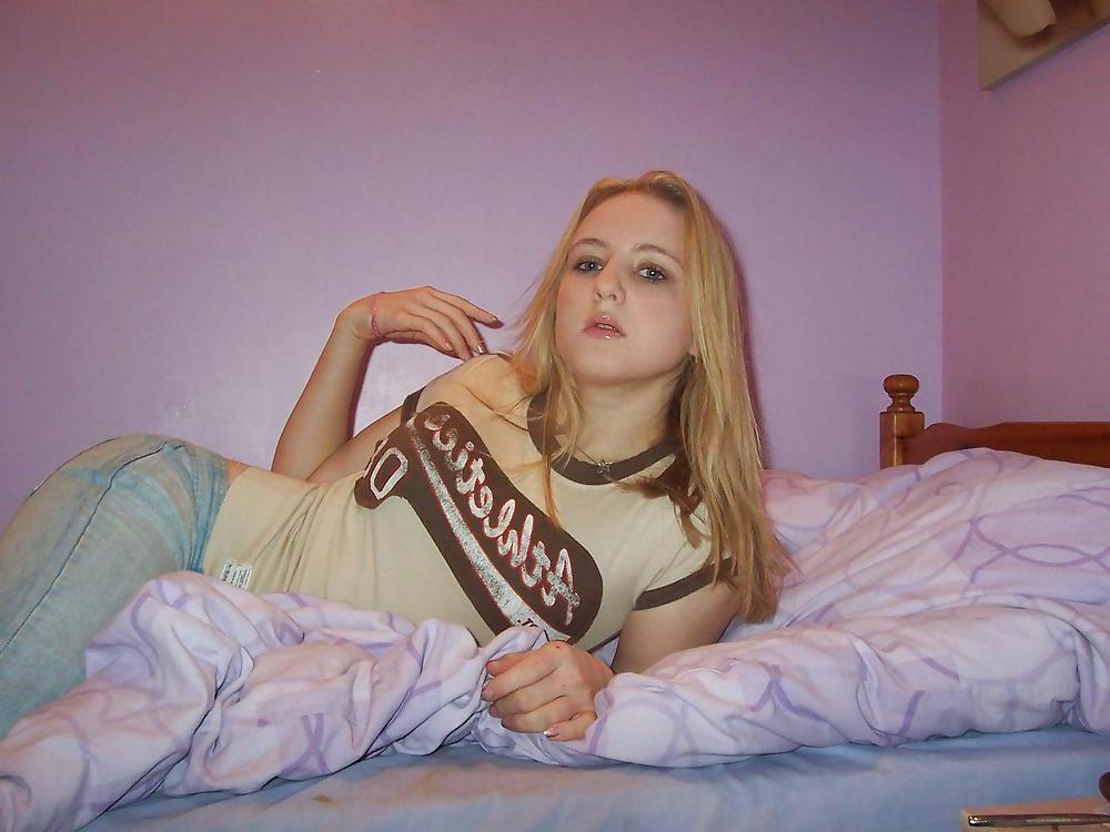 25P Amateur Teen Blonde in Bedroom