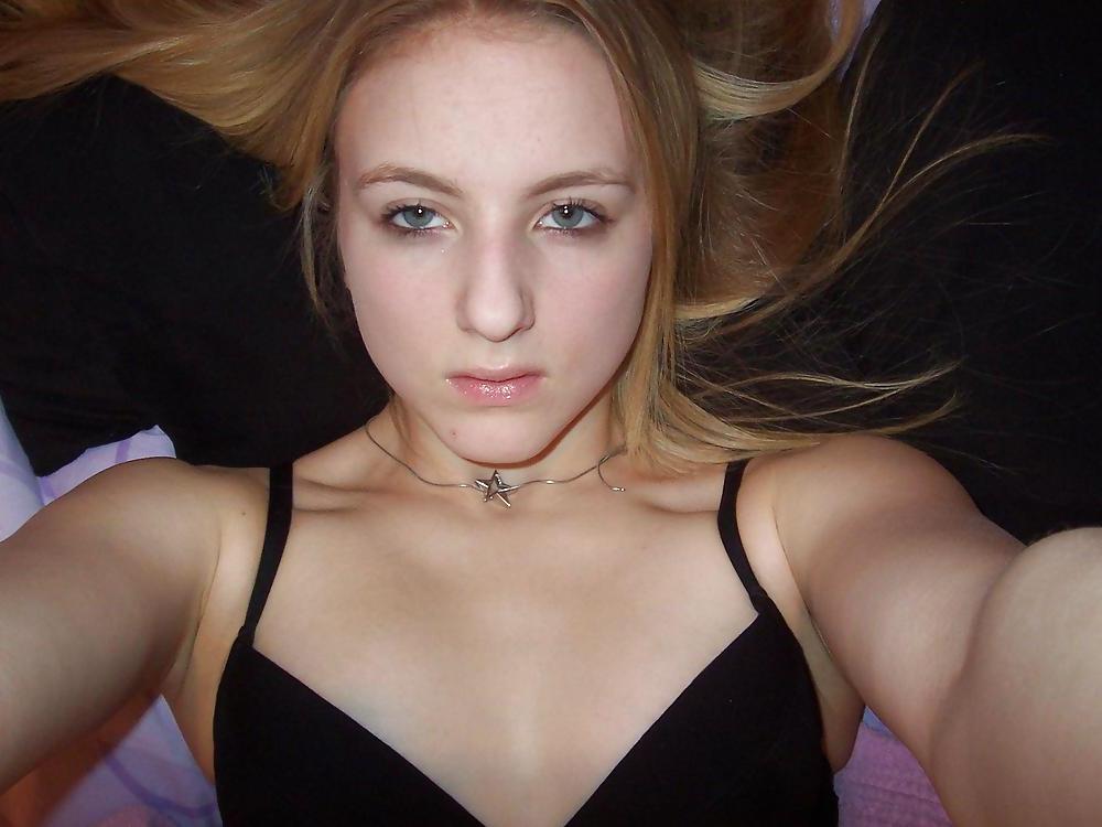 25P Amateur Teen Blonde in Bedroom