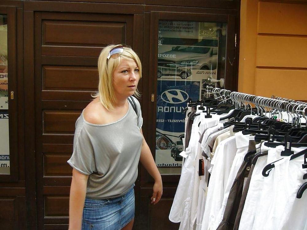 23P Amateur matures pokies,downblouse and upskirt 1.