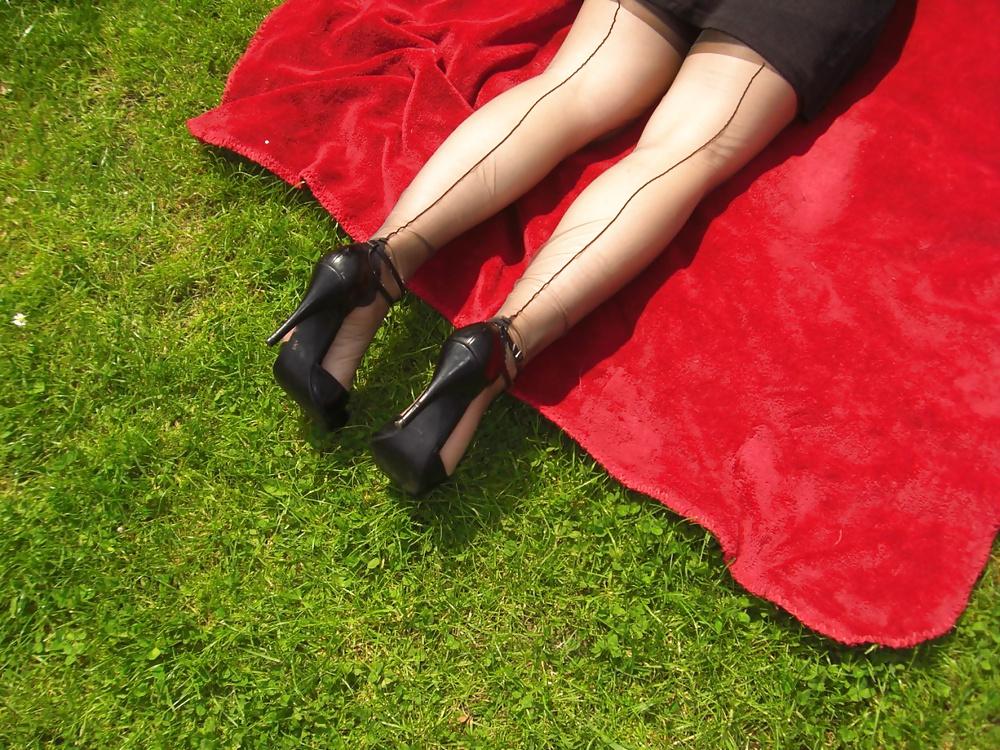 20P French amateur anal stockings outdoor big dildo 1of 10