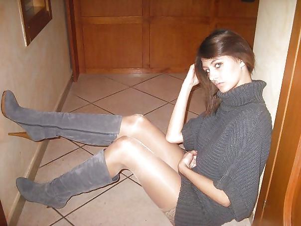 17P AMATEUR PANTYHOES - Cute amateur teen legs