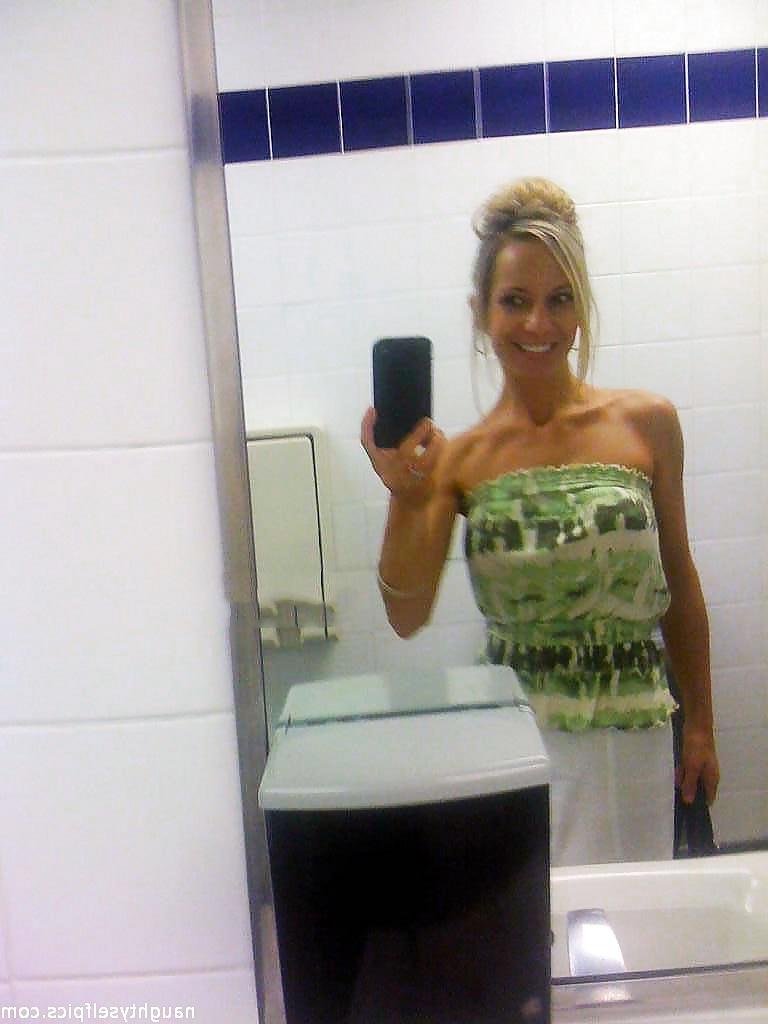 25P Selfie Amateur Milfs and Mature - vol 3!