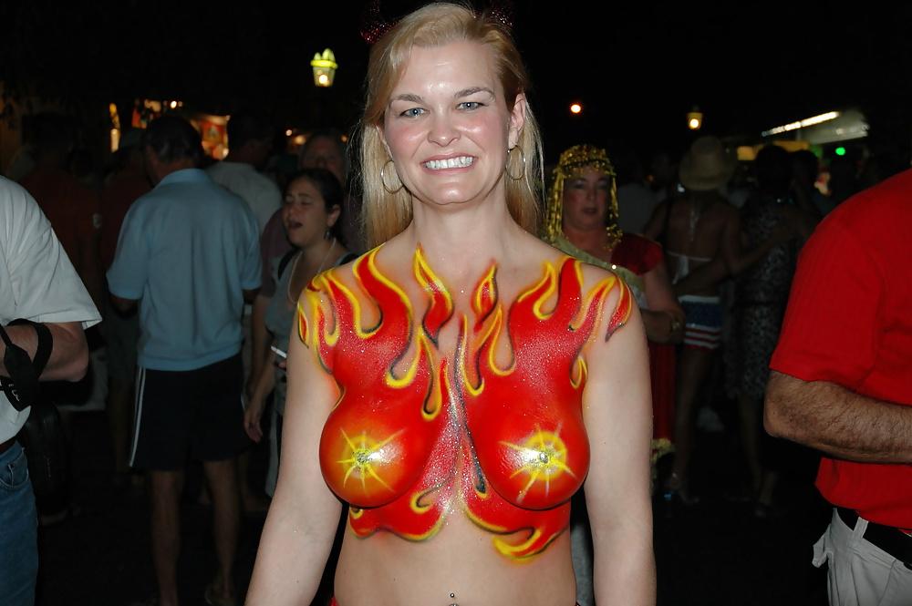 25P Amateur matures out and about with their tits hanging out 10