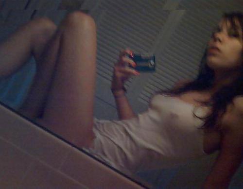 24P Wet T-shirt amateur teen girls tits sexy shower