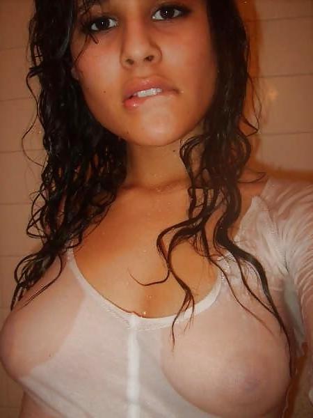 24P Wet T-shirt amateur teen girls tits sexy shower