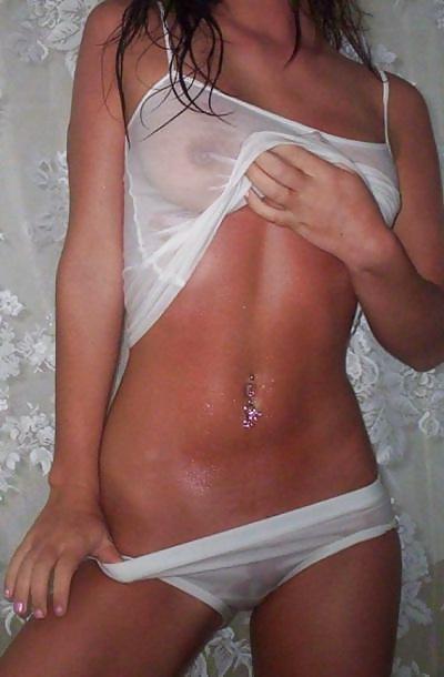 24P Wet T-shirt amateur teen girls tits sexy shower