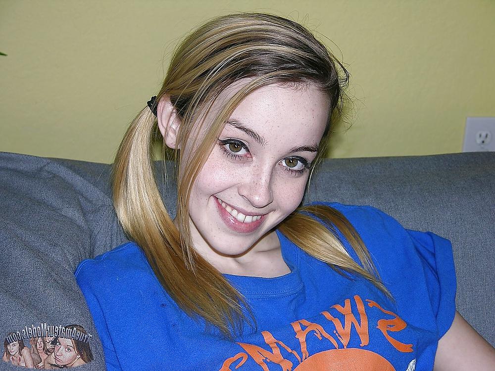 18P Amateur Teen Next Door Models Nude And Gives Handjob