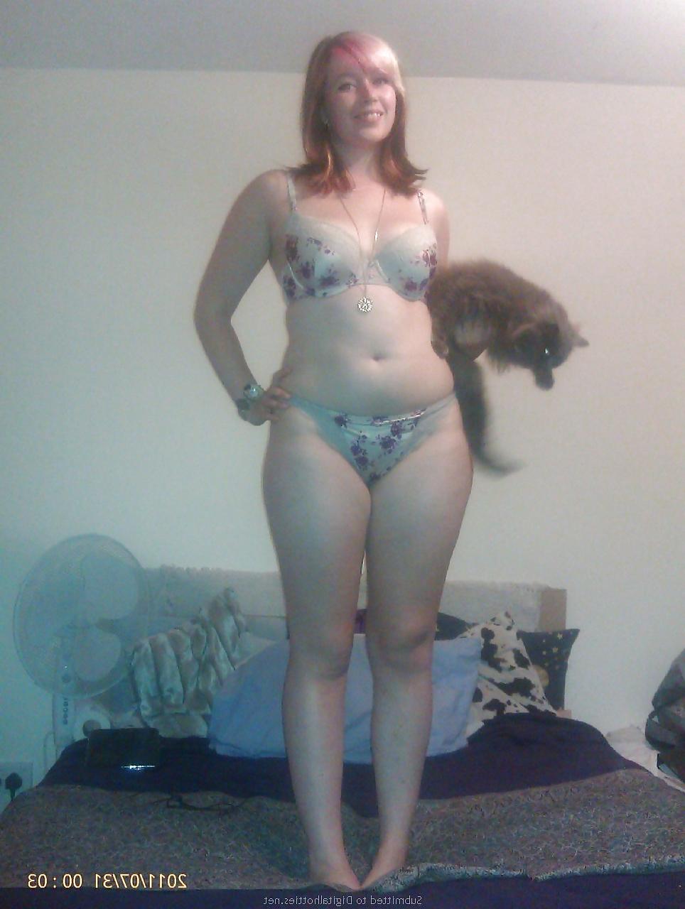 25P Hot Chubby Amateur Girl