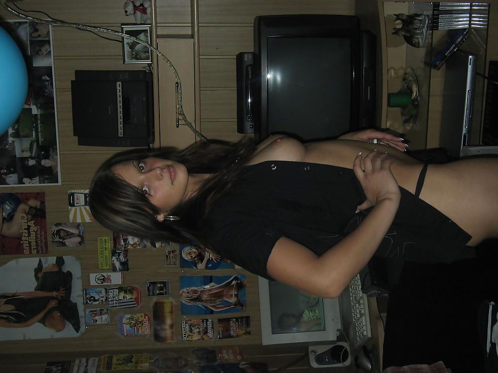 25P Hot amateur teen strips belt bra