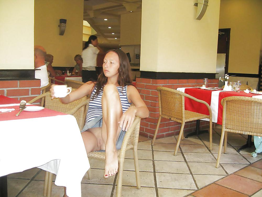 25P Upskirt Amateur showing pussy 
