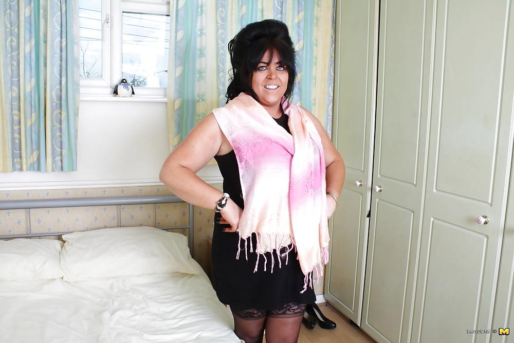25P Amateur chubby mature mother takes young cock PART 2