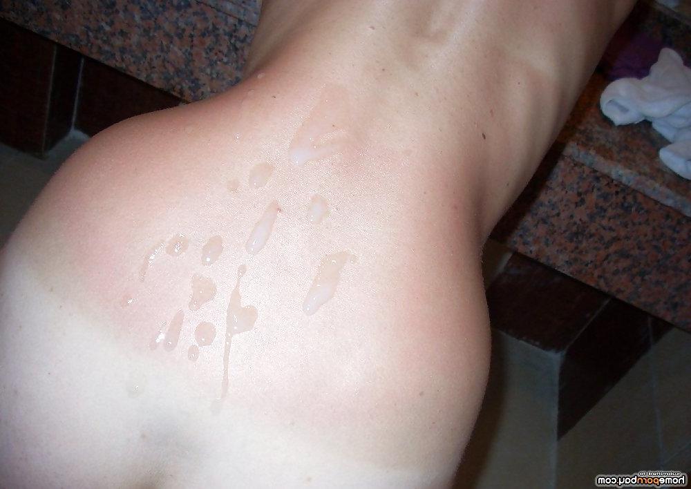 25P Hot amateur wife posing naked on cam