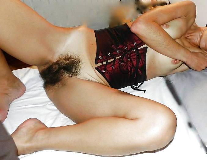 16P AMATEUR HUGE HAIRY MILF PUSSY 