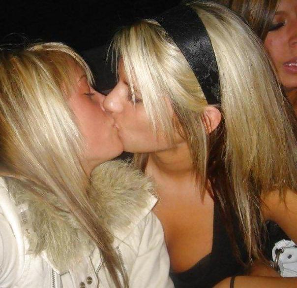25P College teens amateur lesbian love