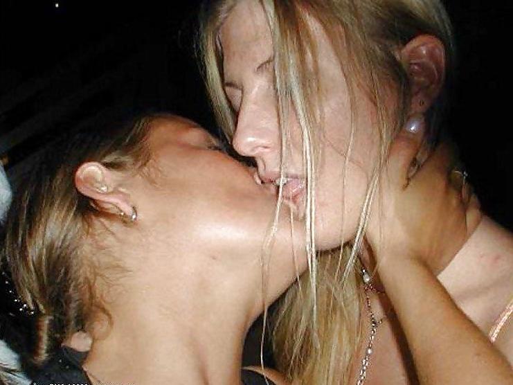 25P College teens amateur lesbian love