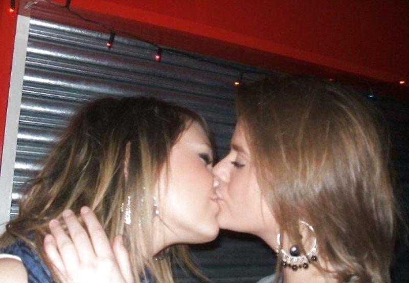 25P College teens amateur lesbian love