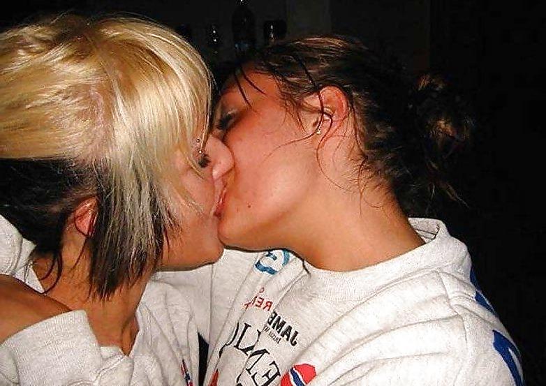 25P College teens amateur lesbian love