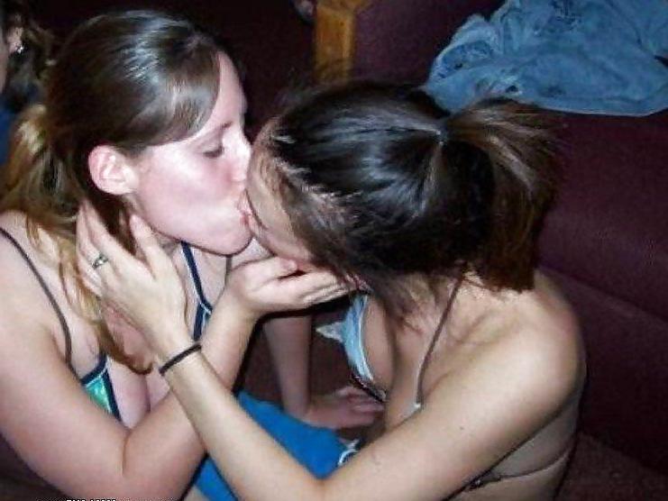 25P College teens amateur lesbian love