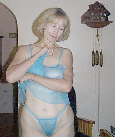 25P Only the best amateur mature ladies.74