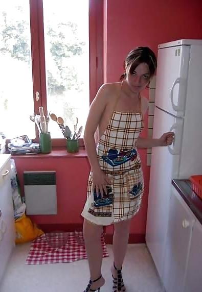 10P French amateur in his kitchen by Sail