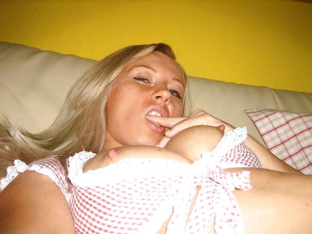 25P Sexy Blonde Amateur Babe In Sexy Outfits