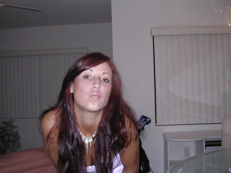 25P Smoking Hot Brunette Amateur Girl With A Perfect Ass 