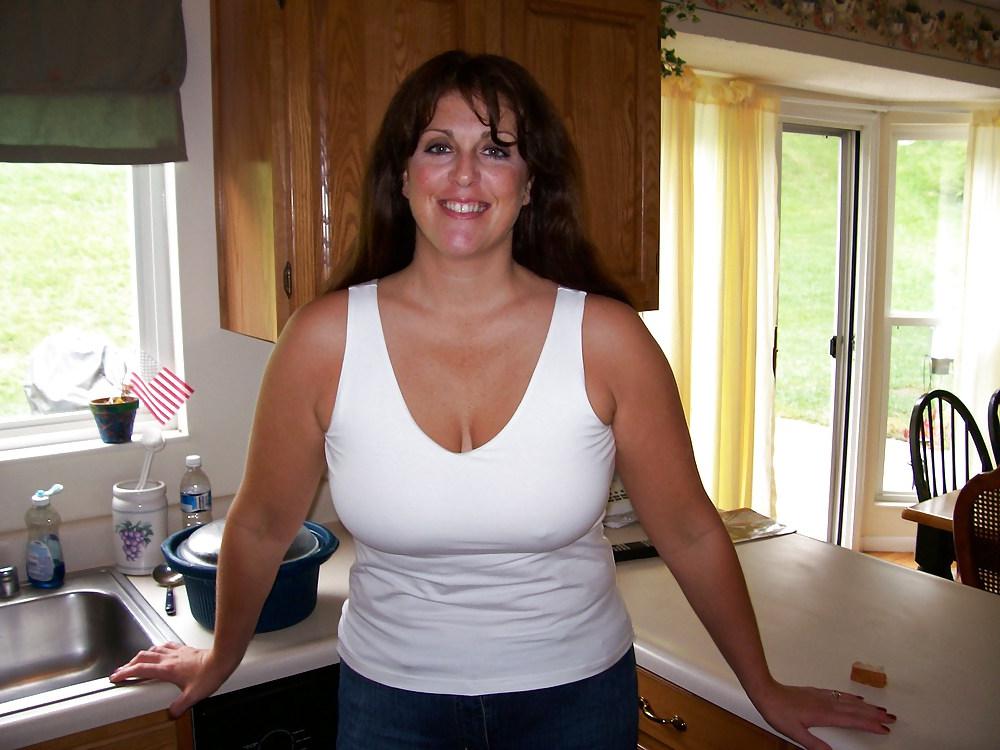 25P Busty Amateur Lady