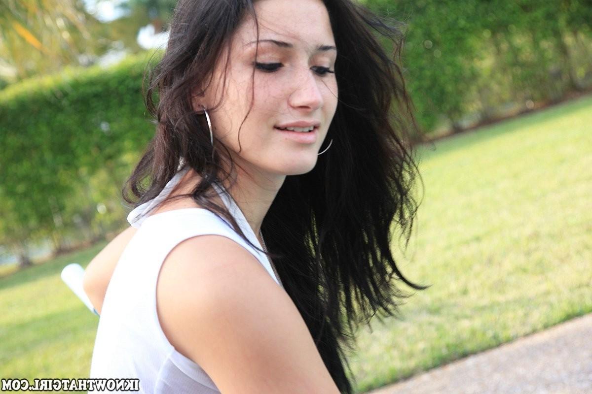 10P Amateur babe sucking cock