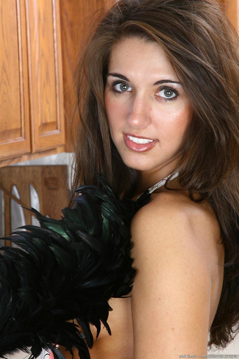 15P Horny amateur wife in the kitchen