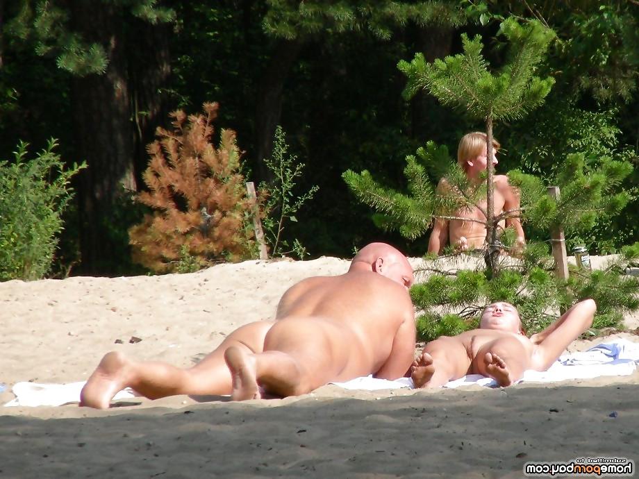 25P Naked amateur babes