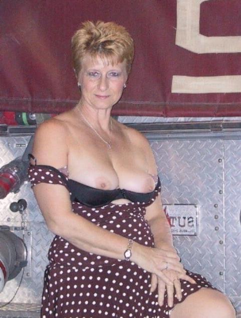 25P Short Hair Milf Hot BJ's Swinger