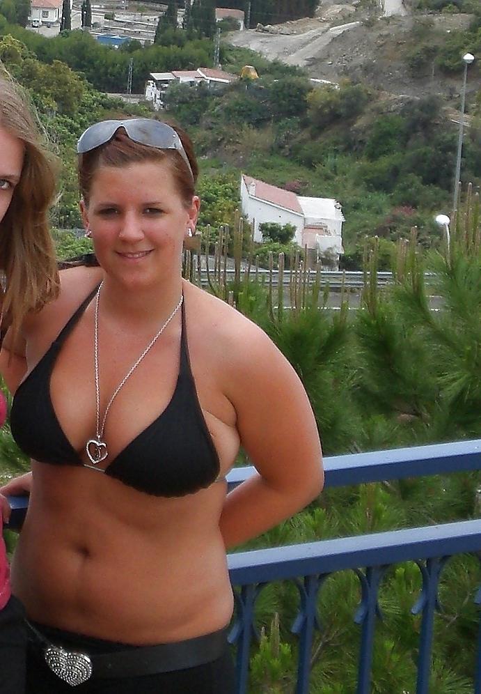 25P Flashing amateur girl with great tits