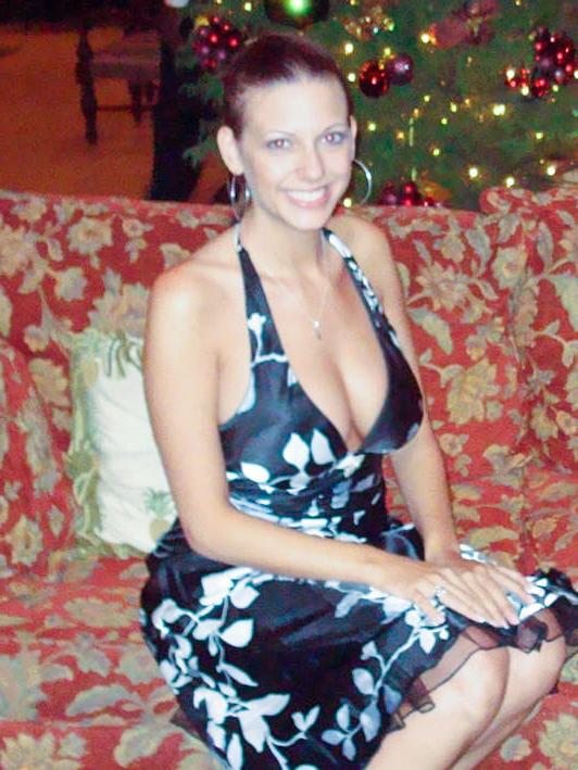 25P Young wife exposed