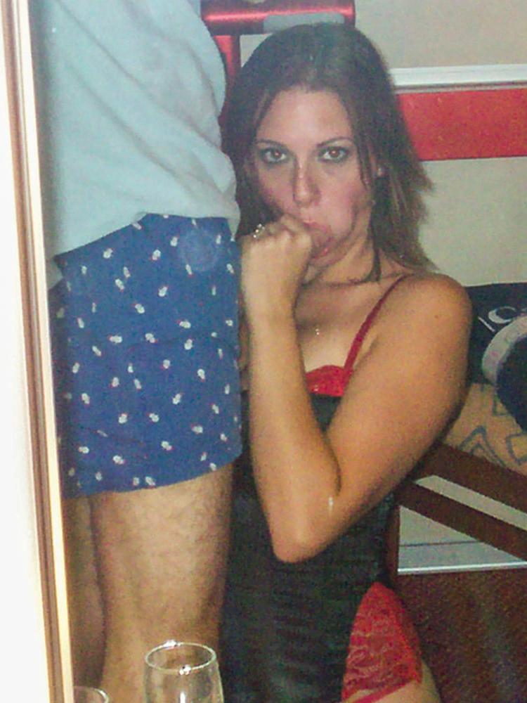 25P Young wife exposed