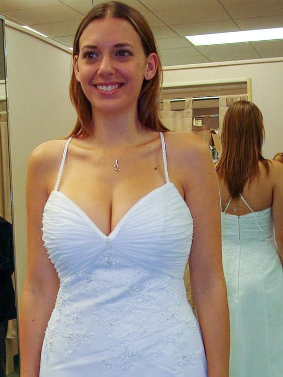 25P Young wife exposed