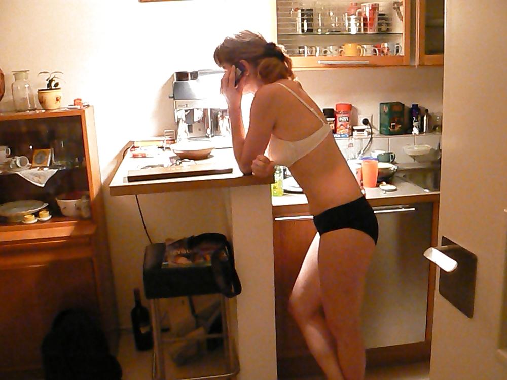 17P Amateur mature bitch at home