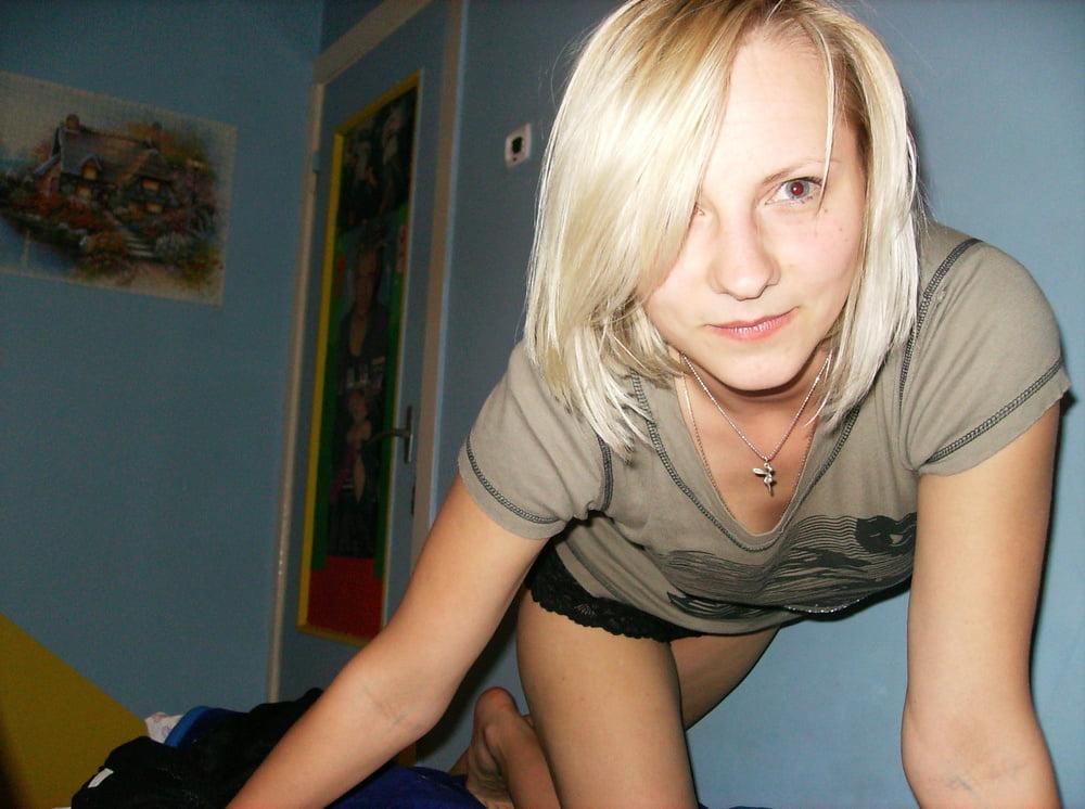 25P Women Need Exposure 690 - Young Horny Couple
