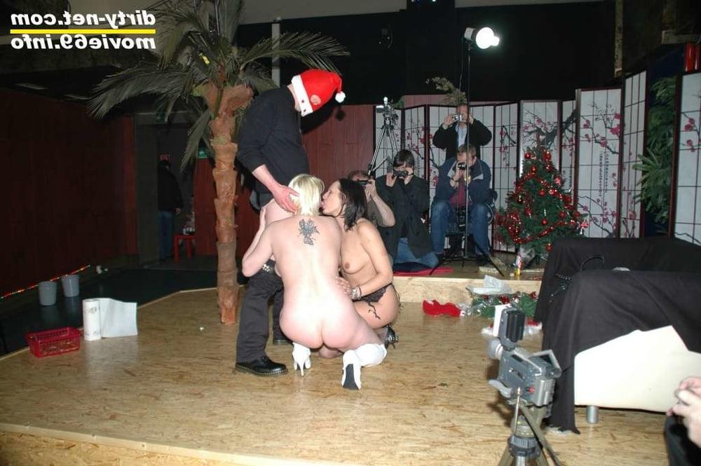 25P Santa's sexy girls in a hot photoshooting