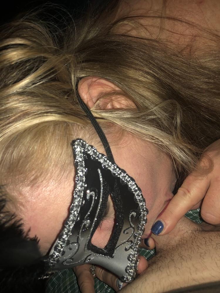 25P Wife in black