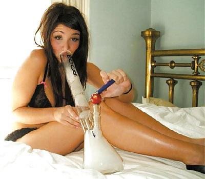 25P Amateur stoner girls smoking bong