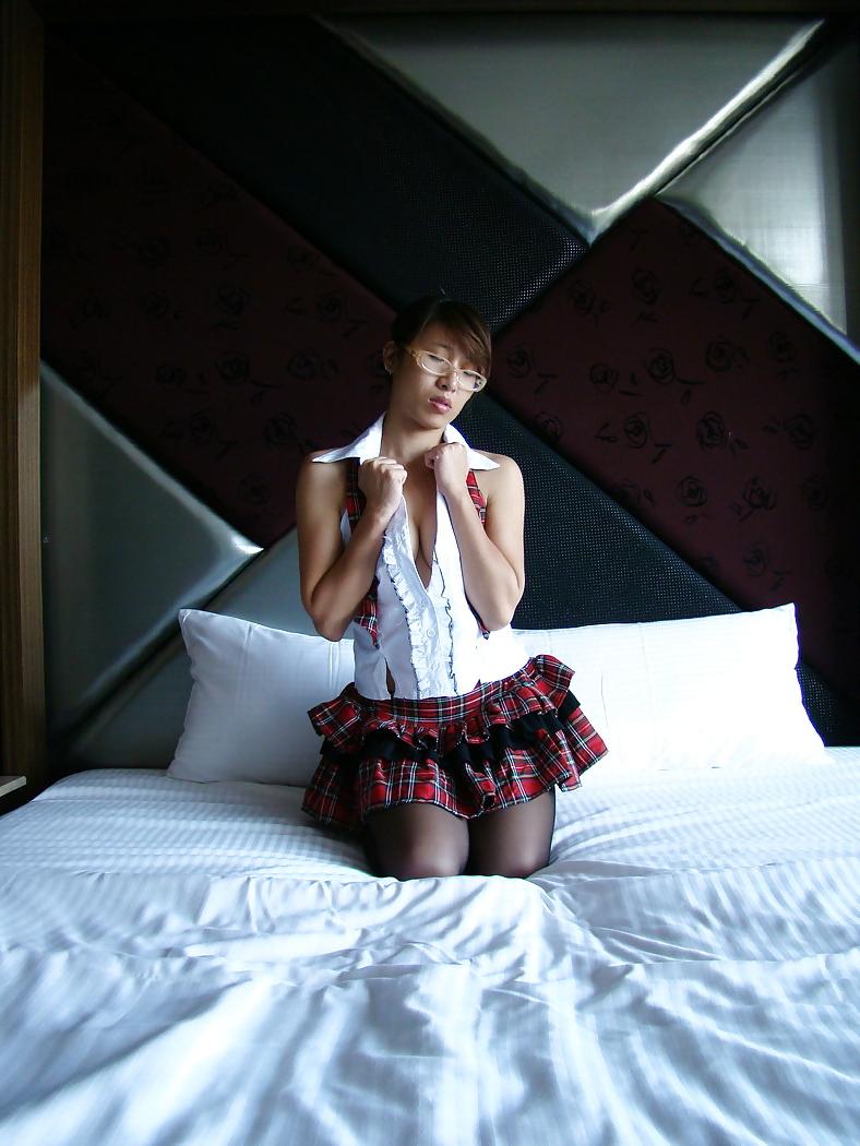 25P Asian amateur doing blowjob