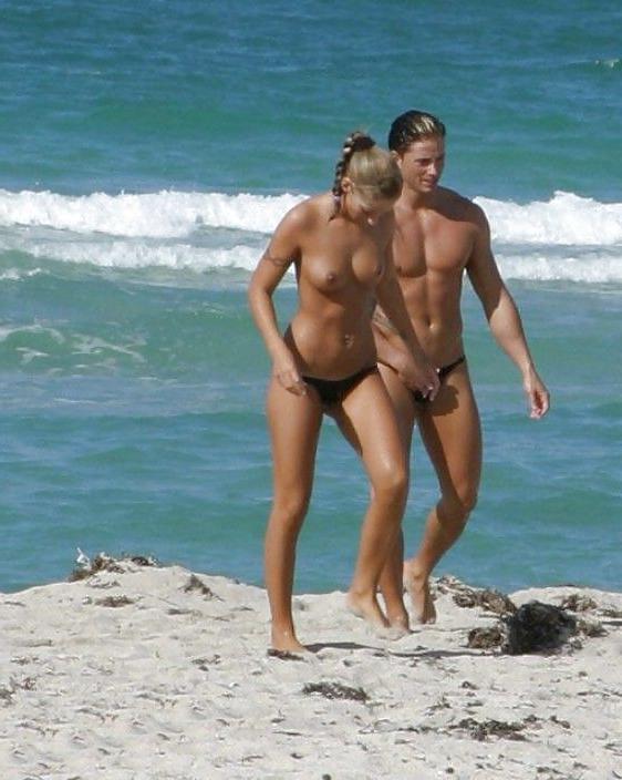 25P The Beauty of Amateur Beach Girls