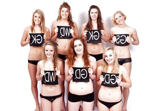 25P Amateur Girls in Groups