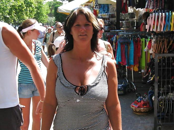 25P Sexy dutch amateur mother Marjanne from facebook