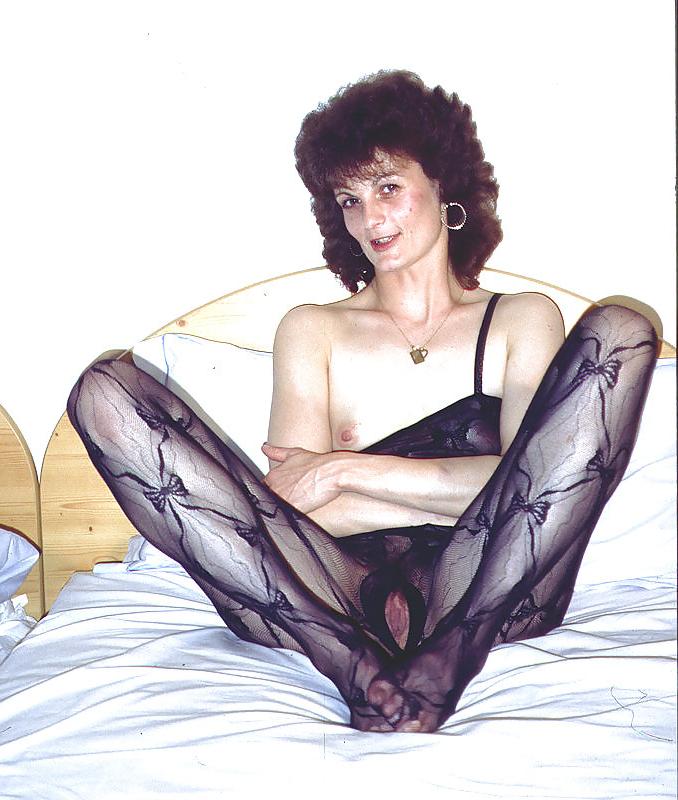 25P Amateur and MILFS Stockings 9