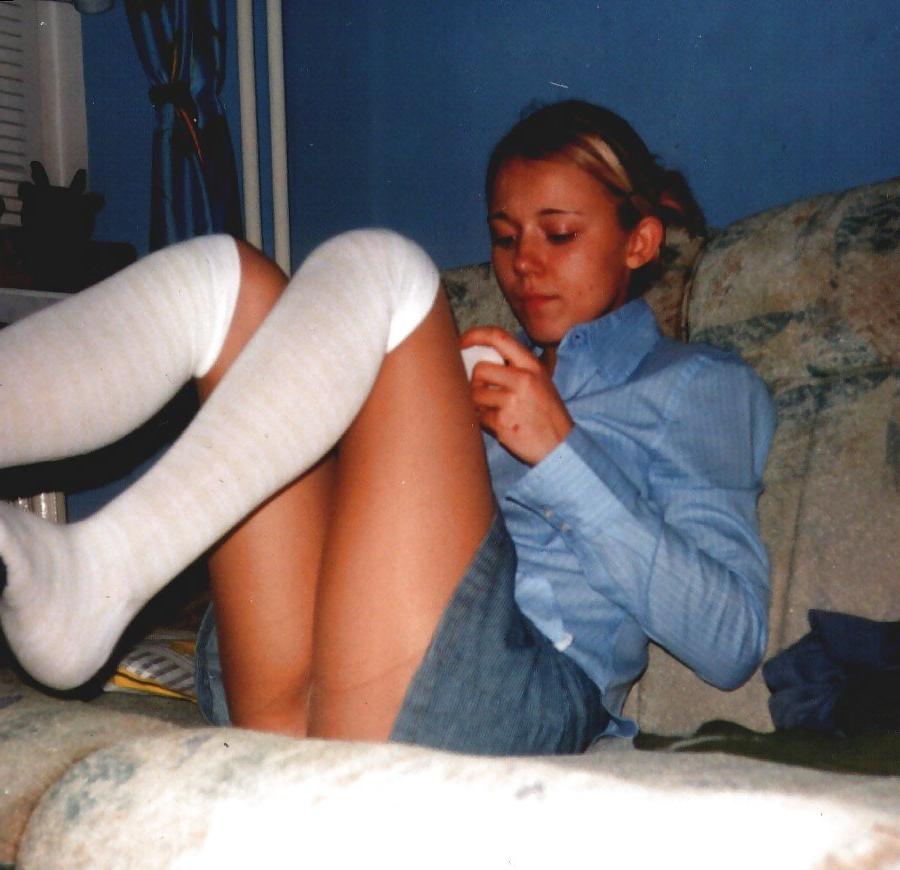 18P Amateur blonde posing and getting porked